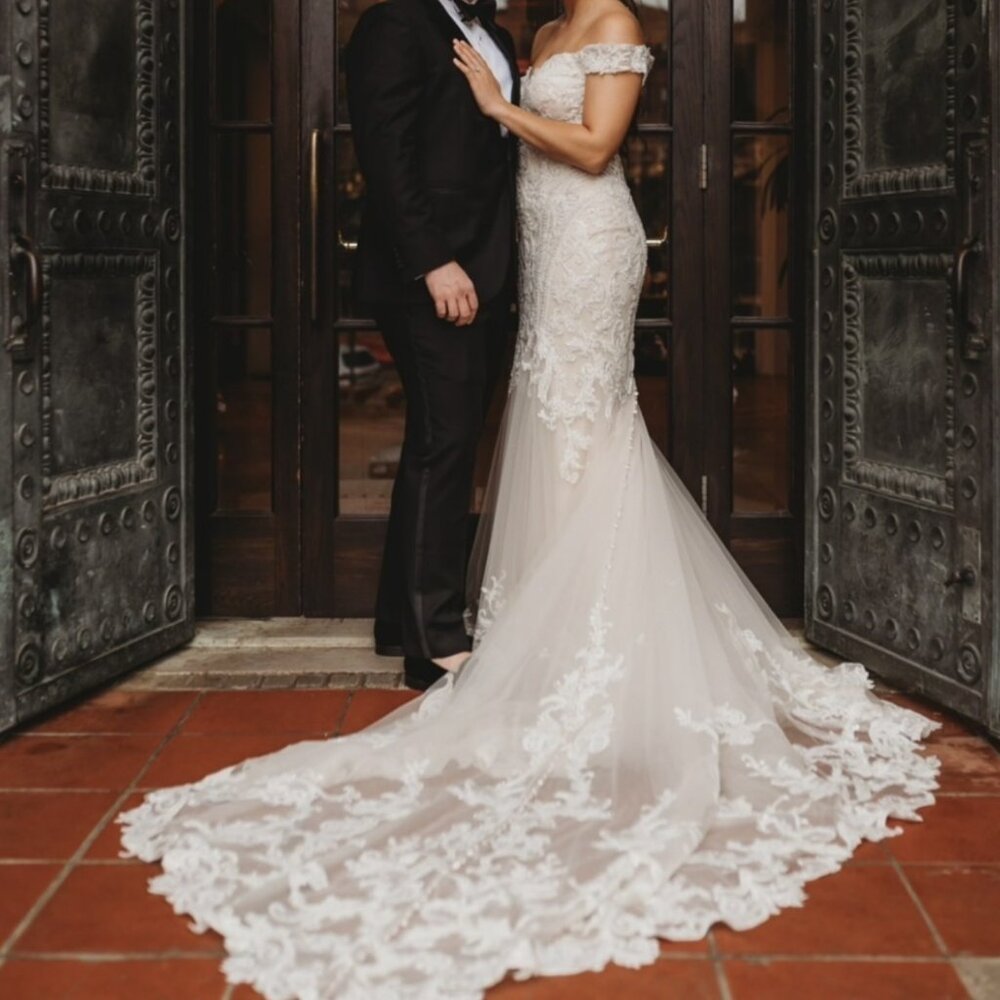 Wedding Gown,  Allure Couture C602 Size 6, no alterations